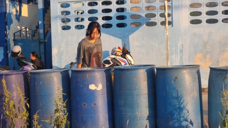 teen dumpster dive dad search