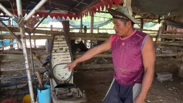 thief siphon oil motorcycle villager