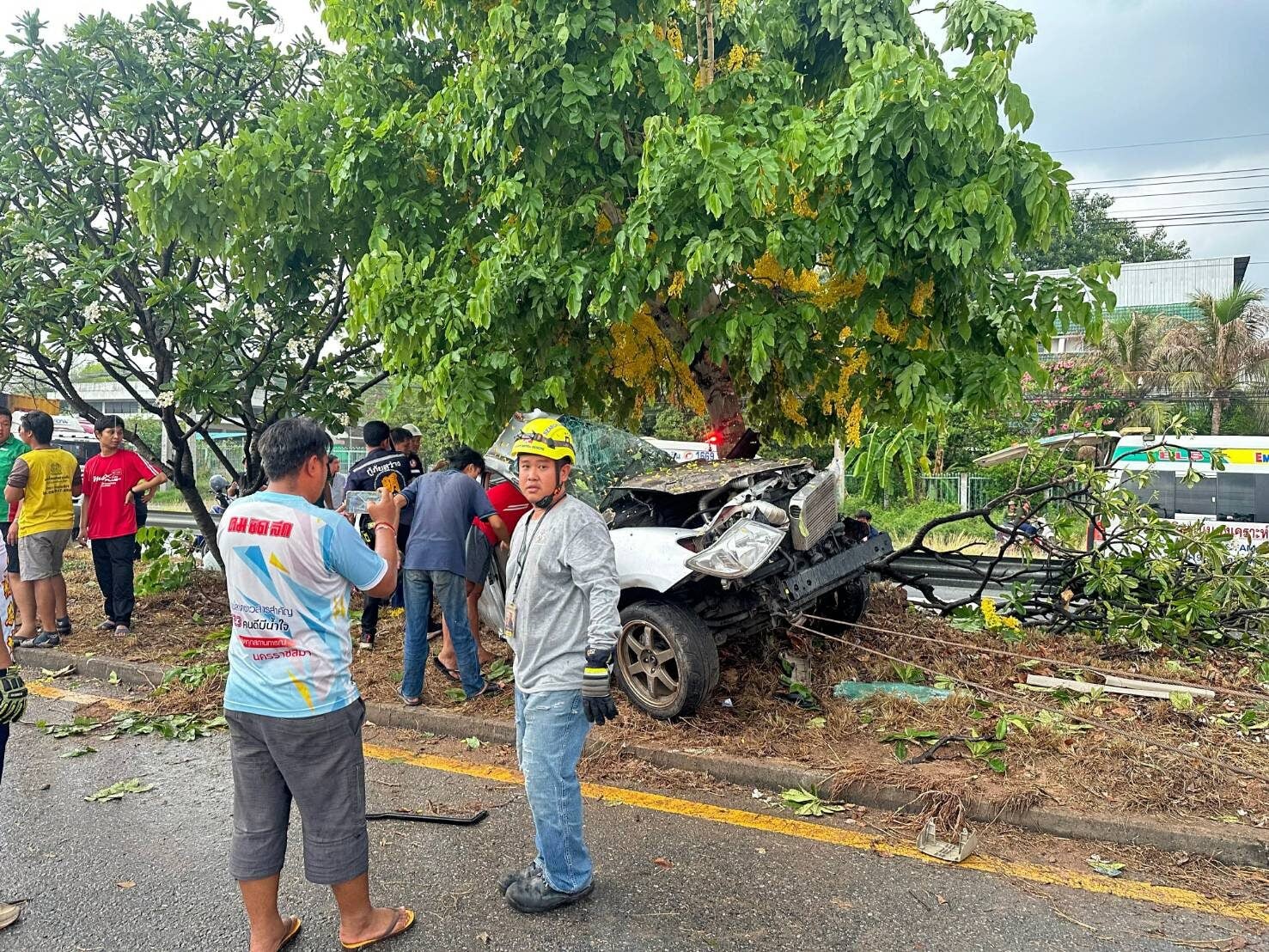couple die truck tree crash