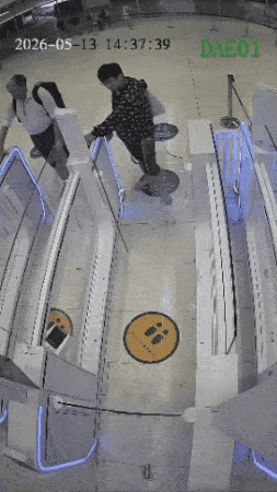 tourist airport gates