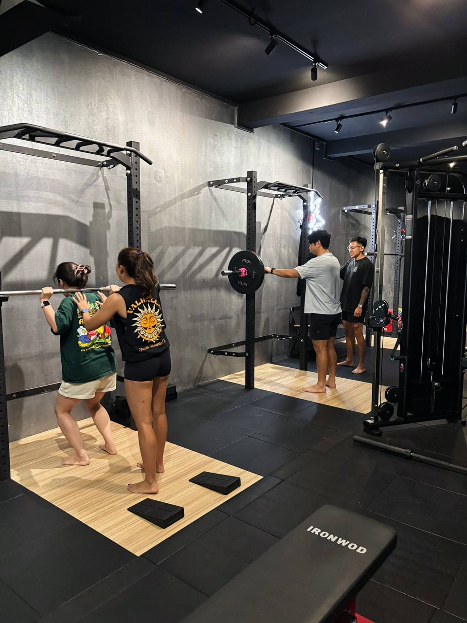 free weightlifting gym