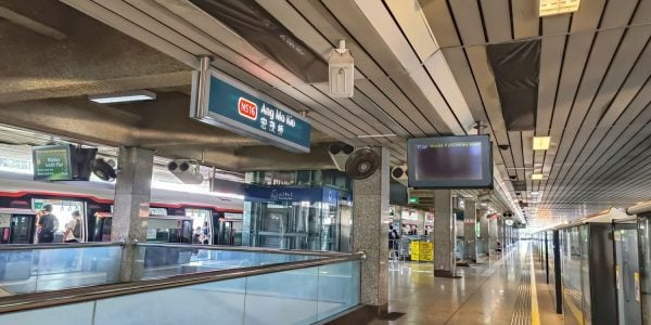 man collapses mrt