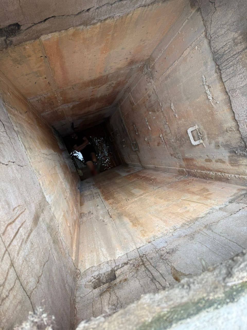 man trapped ditch malaysia (2)