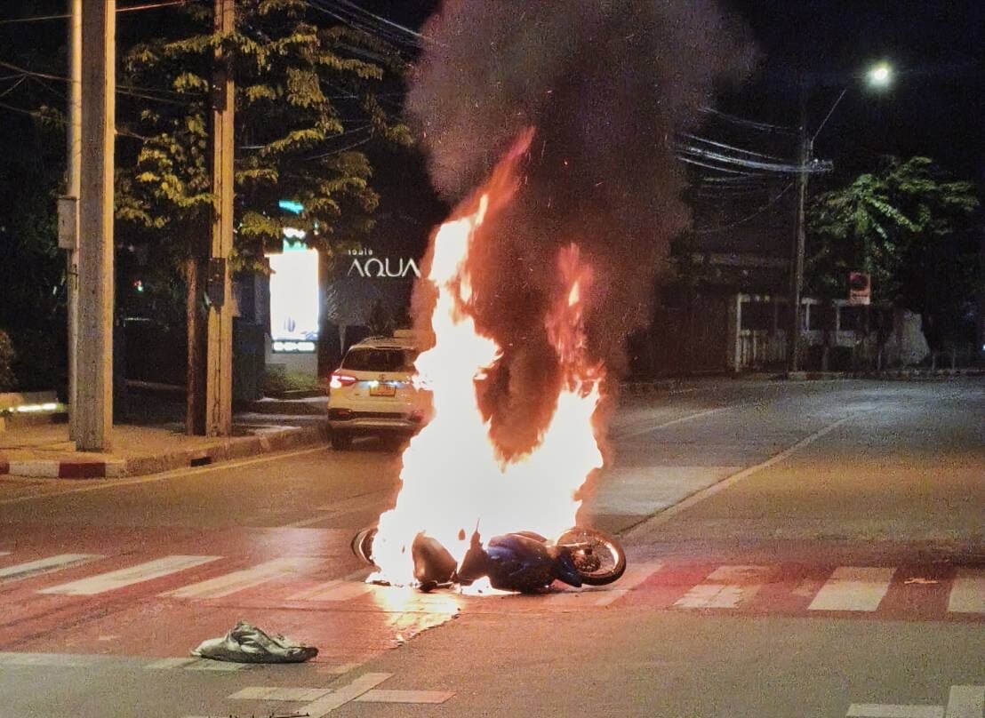 motorcycle flames bangkok (1)