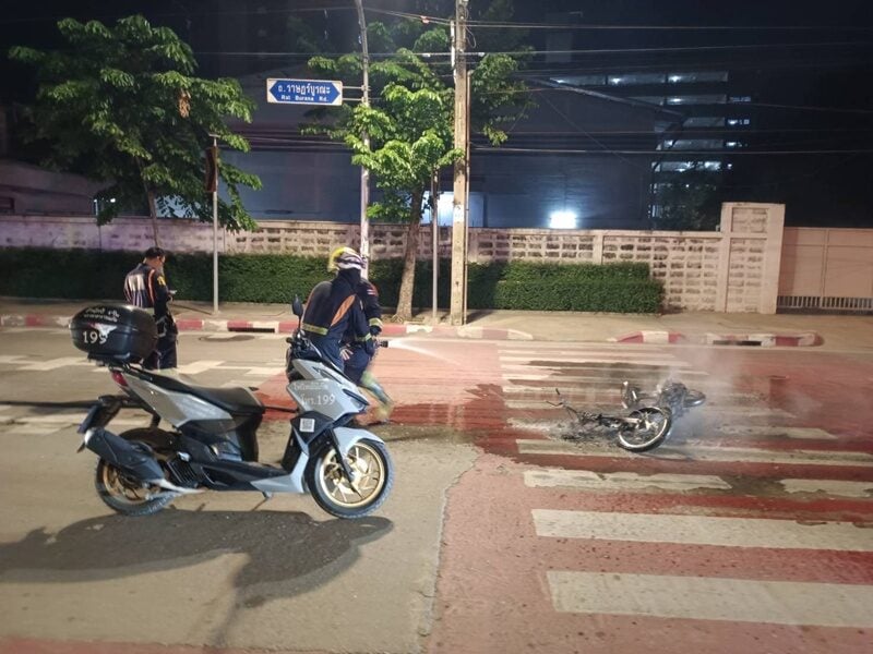 motorcycle flames bangkok (3)