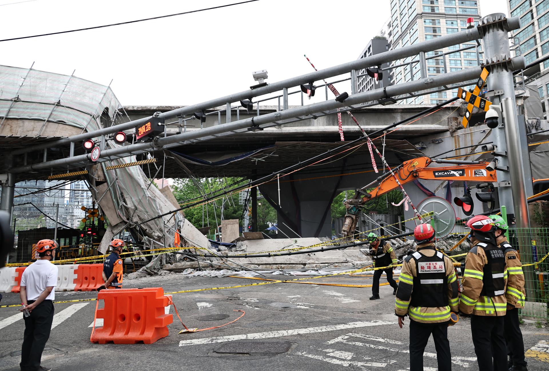 overpass bridge collapse korea road