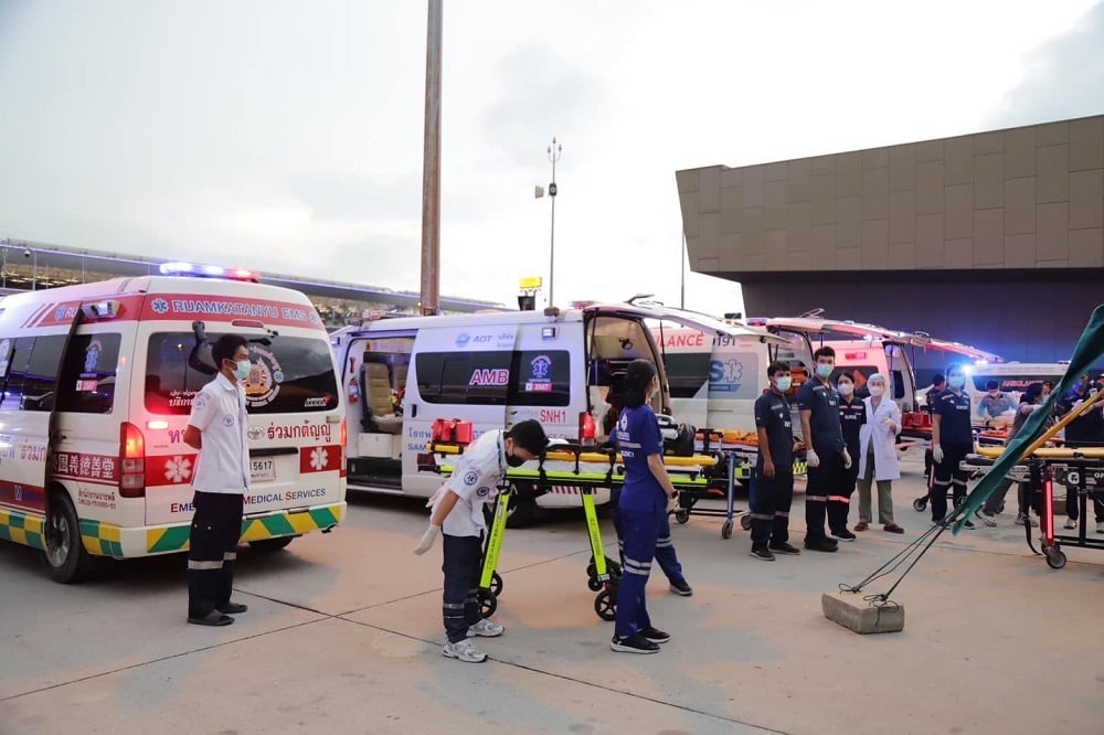 SQ321 severe turbulence ambulance