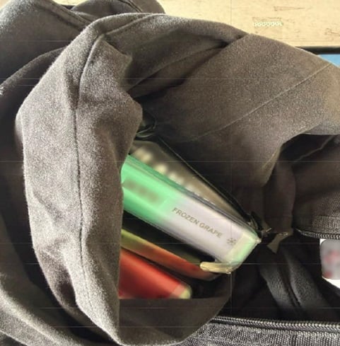 taxi drivers tricked smuggling bag