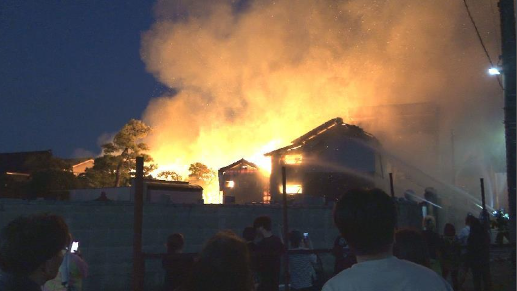 temple japan flames (1)