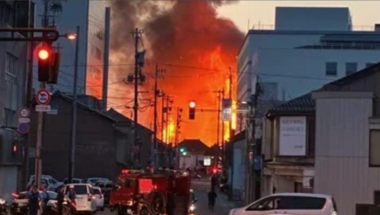 temple japan flames (2)