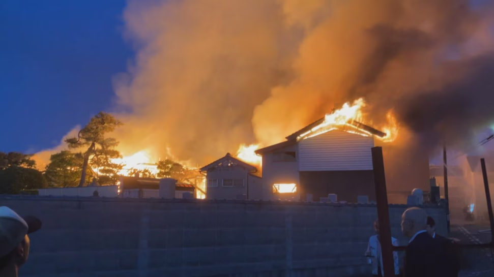 temple japan flames (3)