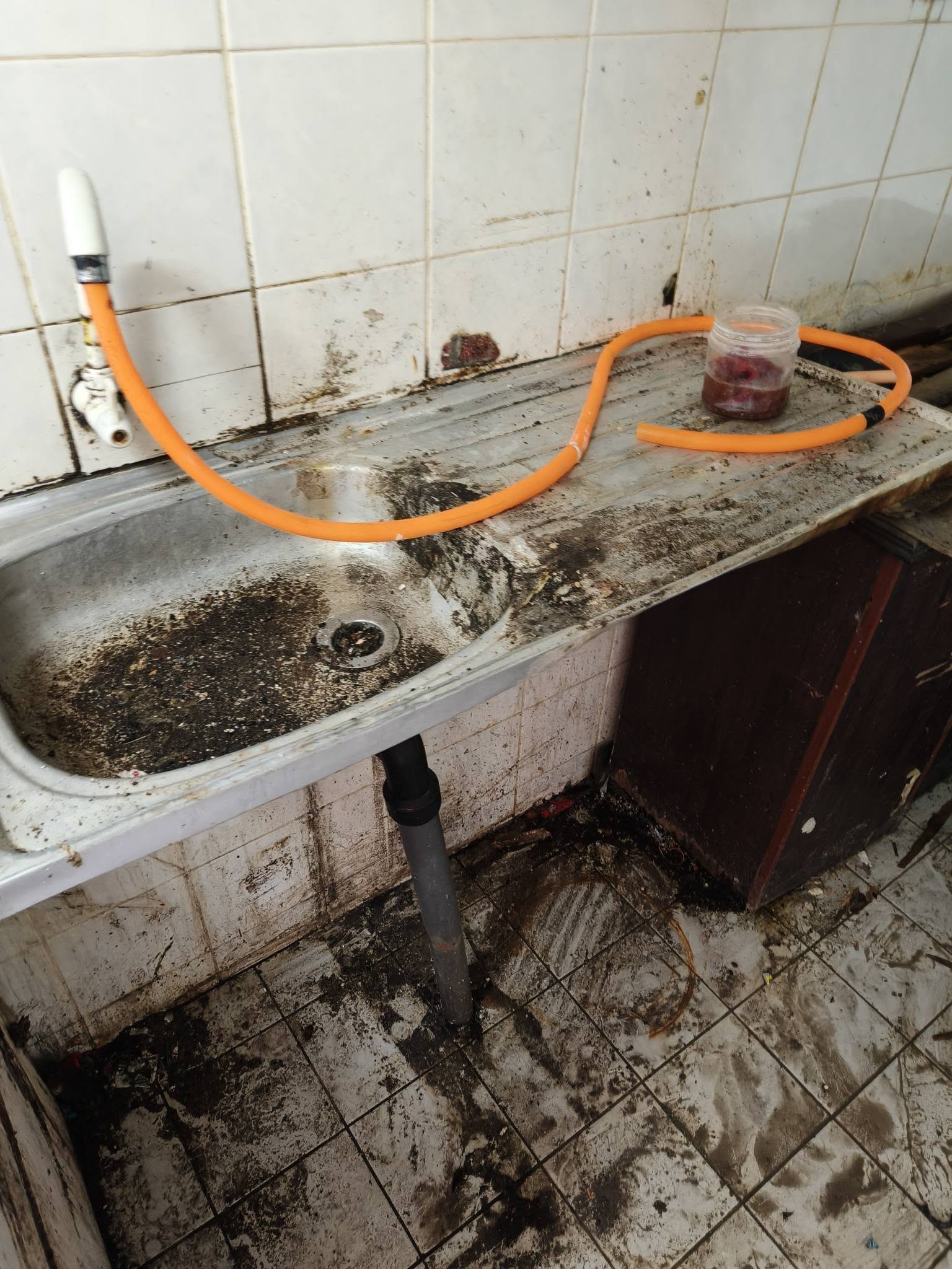tenant left apartment disarray