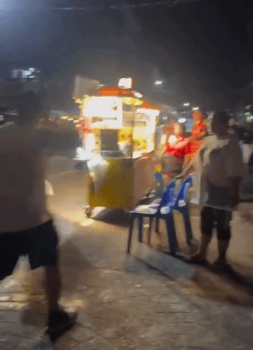 tourists refuse pay meal (1)