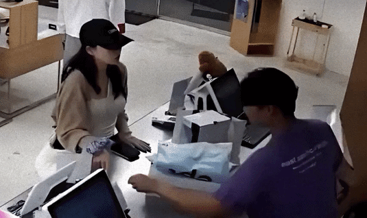 used tourist lost credit card (2)