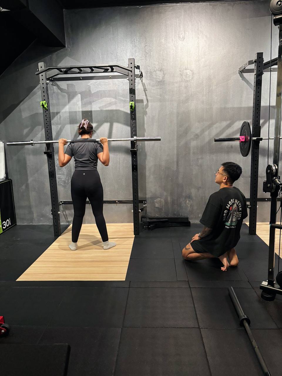 free weightlifting gym