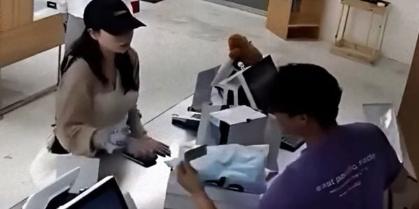 woman used tourist lost credit card