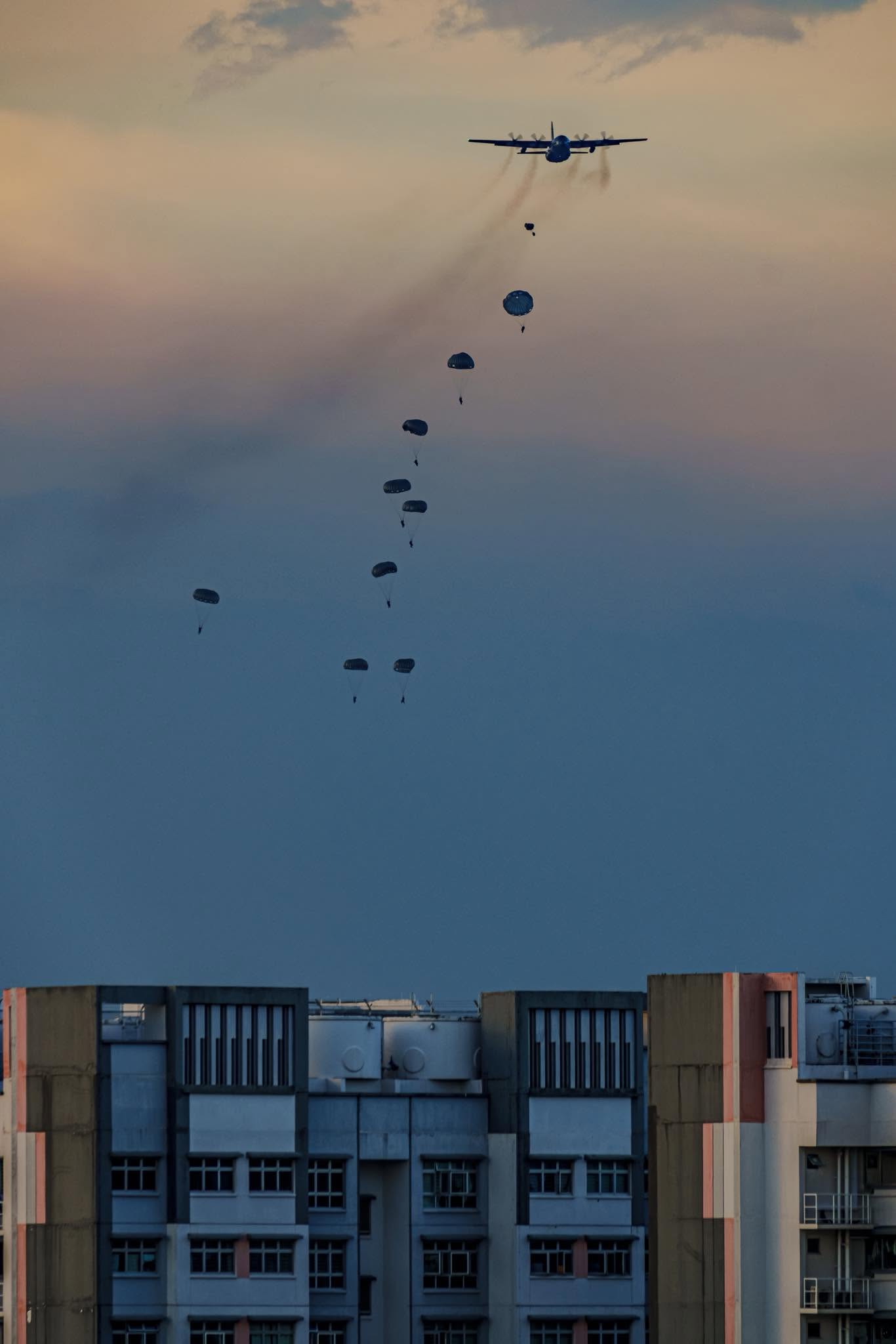 commandos parachute plane