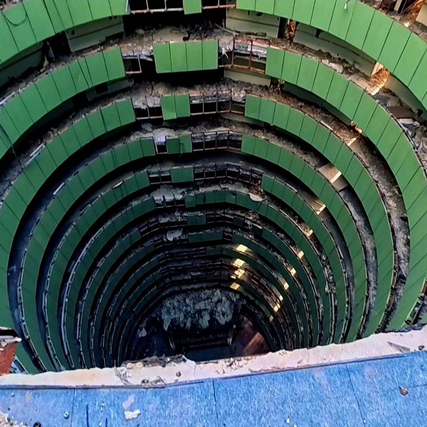 dead body abandoned resort (2)