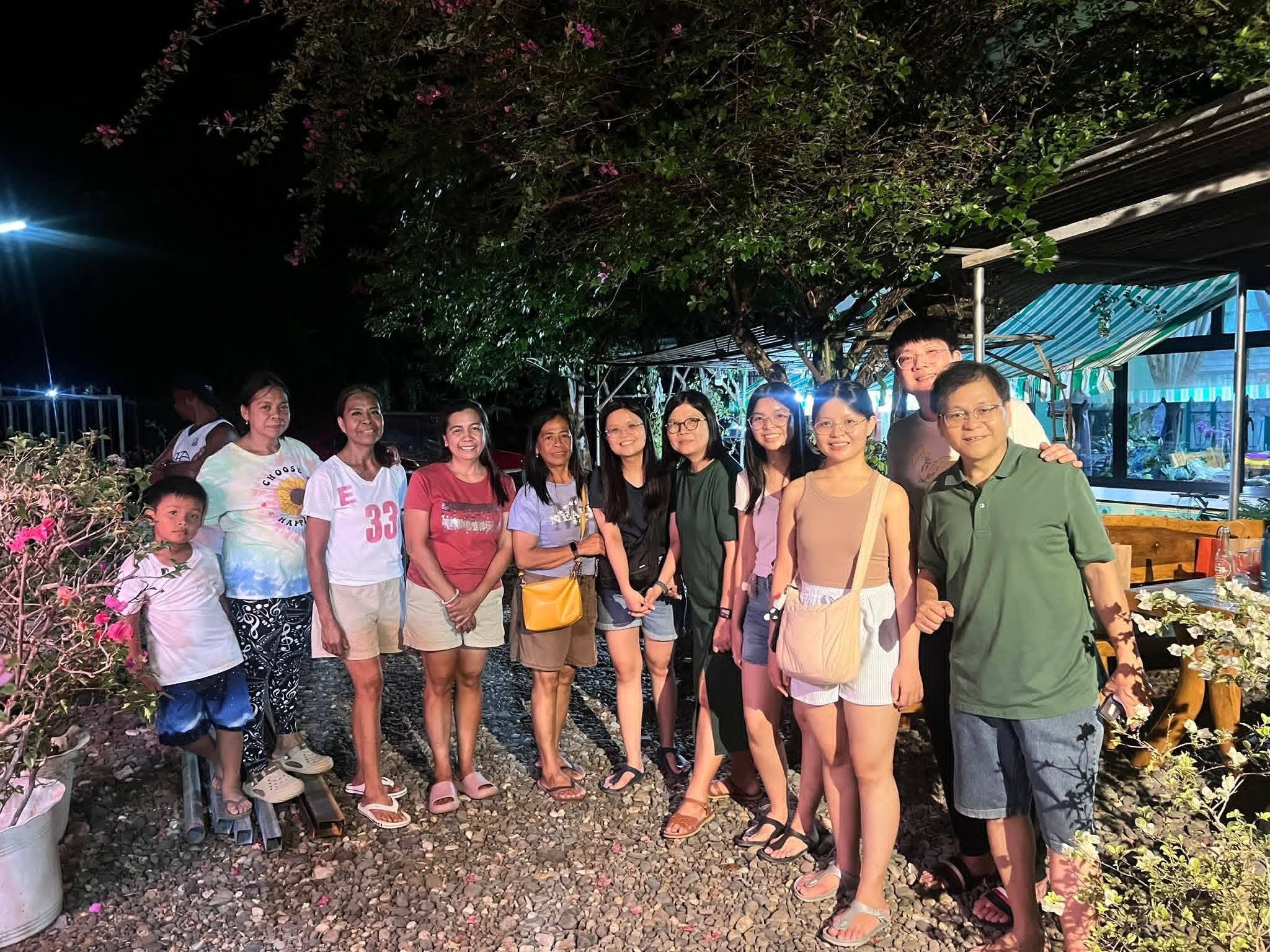 family visit former helper philippines (4)