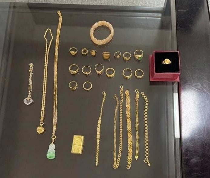 family discards jewellery