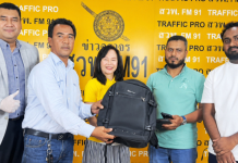 taxi driver returns cash tourist