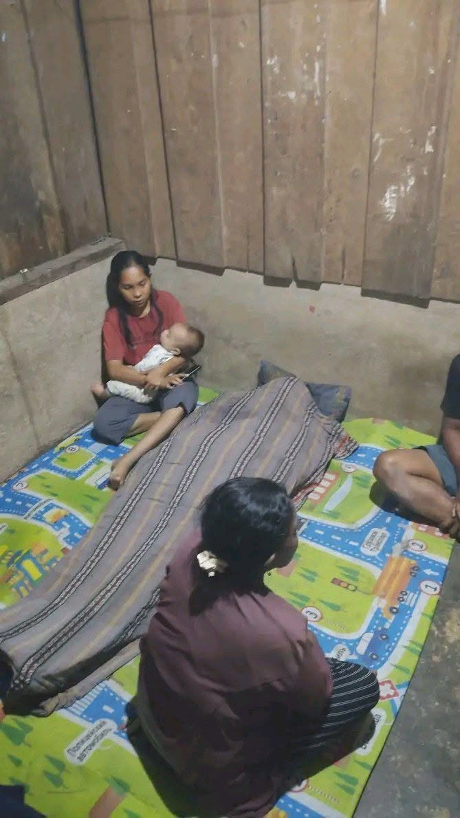 woman swallowed python indonesia (2)