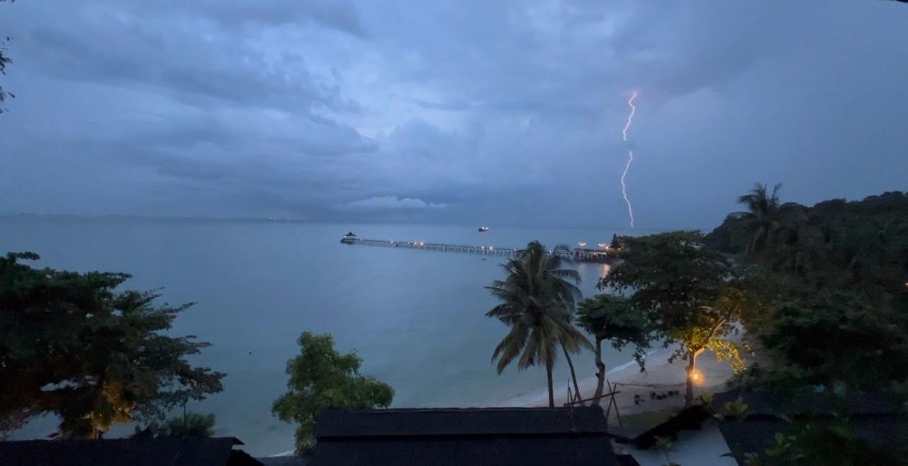 lightning singapore