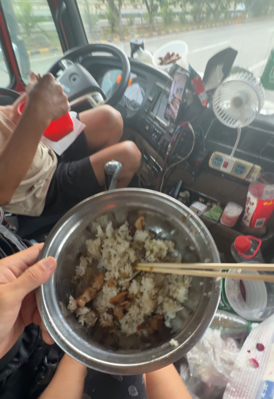 singaporean hitchhikes china (3)