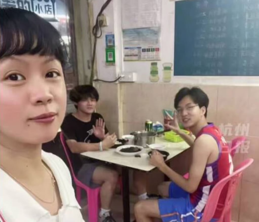 student invites eatery owners graduation (3)