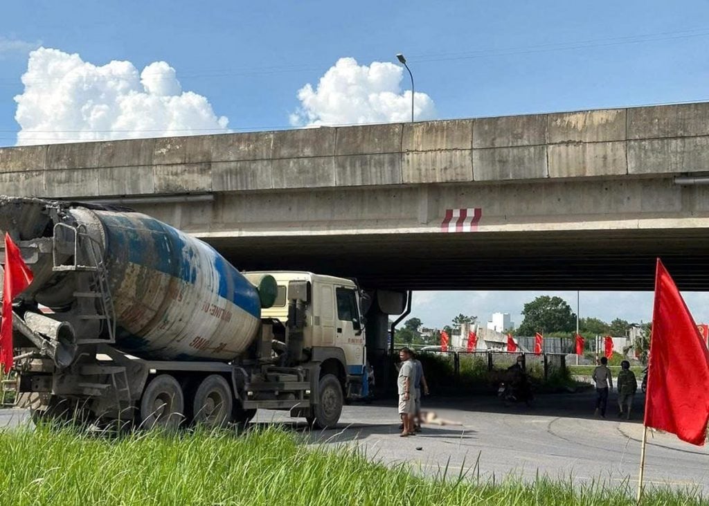 truck driver dragging girl