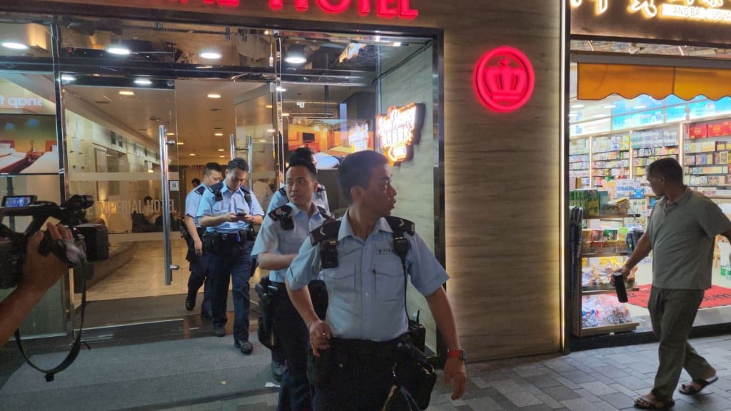 tourist robbed hong kong