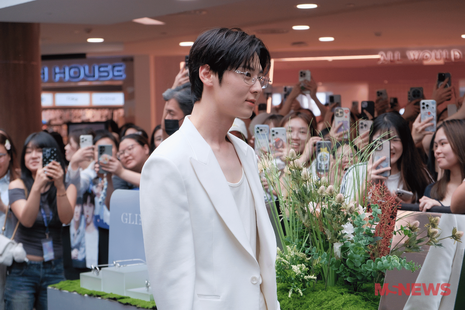 hwang min hyun lenskart