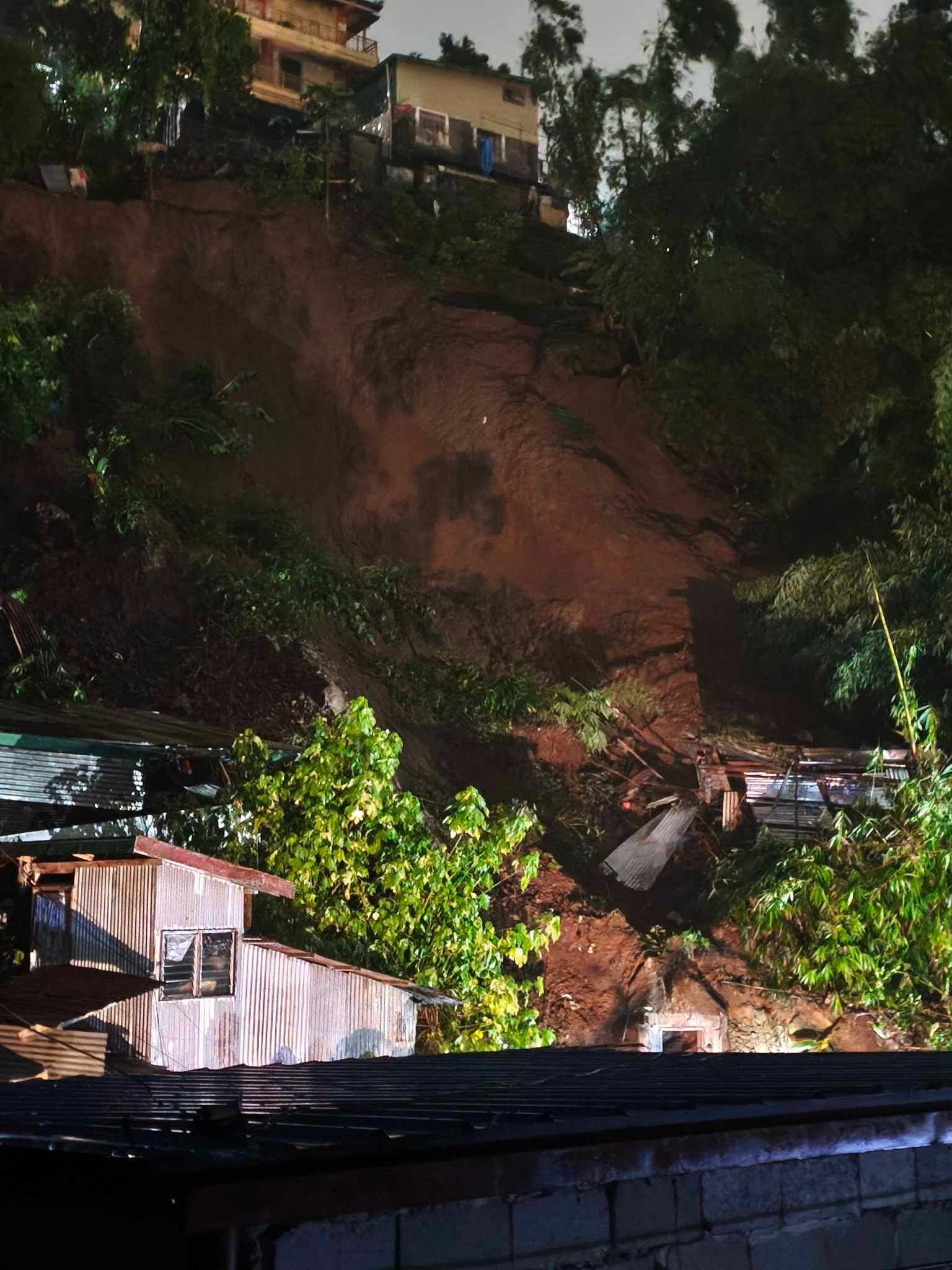 mother child landslide (1)