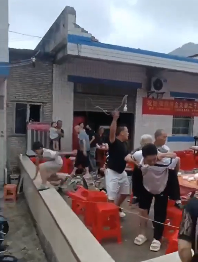 wall collapse china (2)