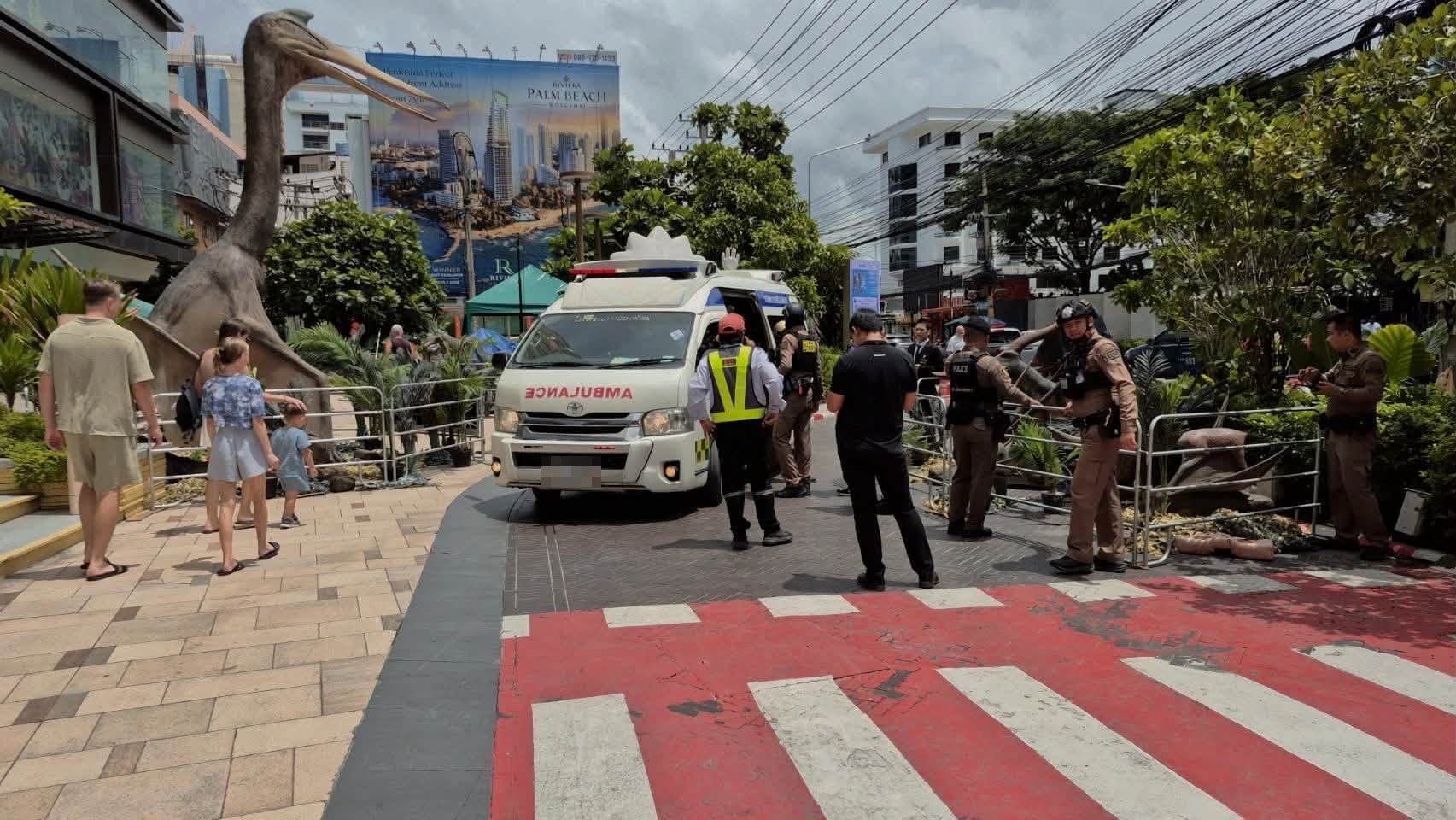 Woman Delivers Baby Girl Outside Pattaya Shopping Mall Before Receiving Medical Care