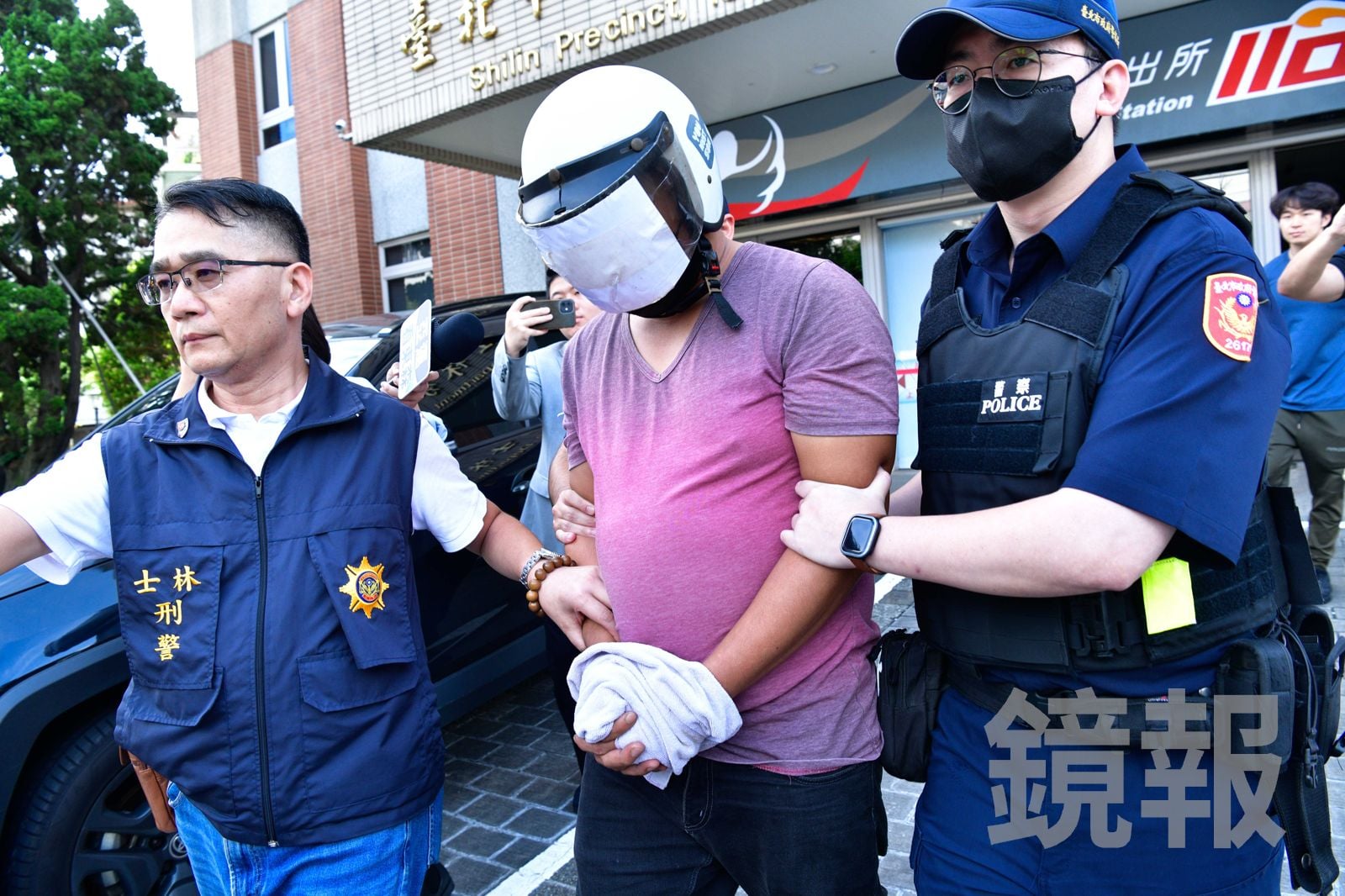 man strangling girlfriend