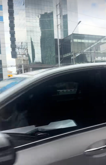 mercedes against traffic