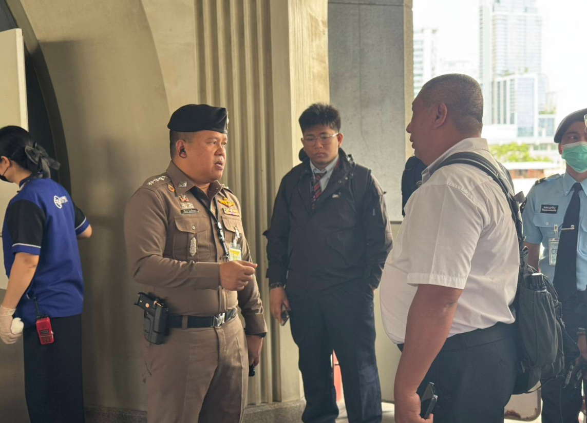 students stabbed mrt