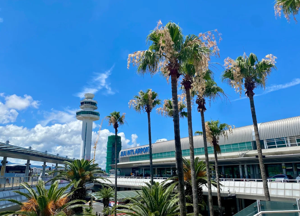 teenager eavesdropping airport