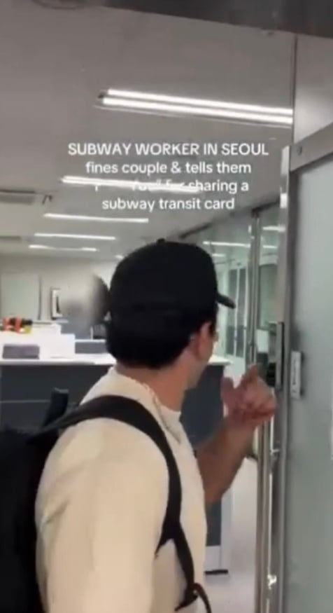 US influencer Seoul train