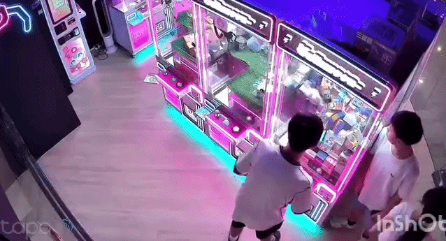 claw machine boys