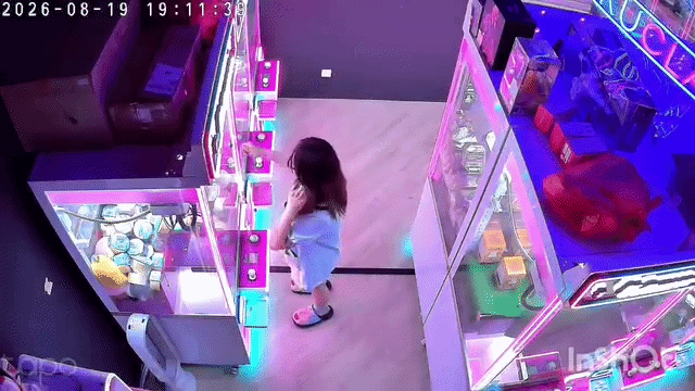 claw machine boys