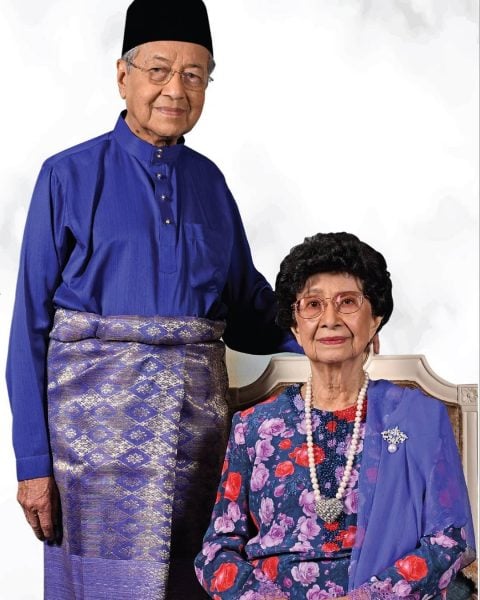 Siti Hasmah dies