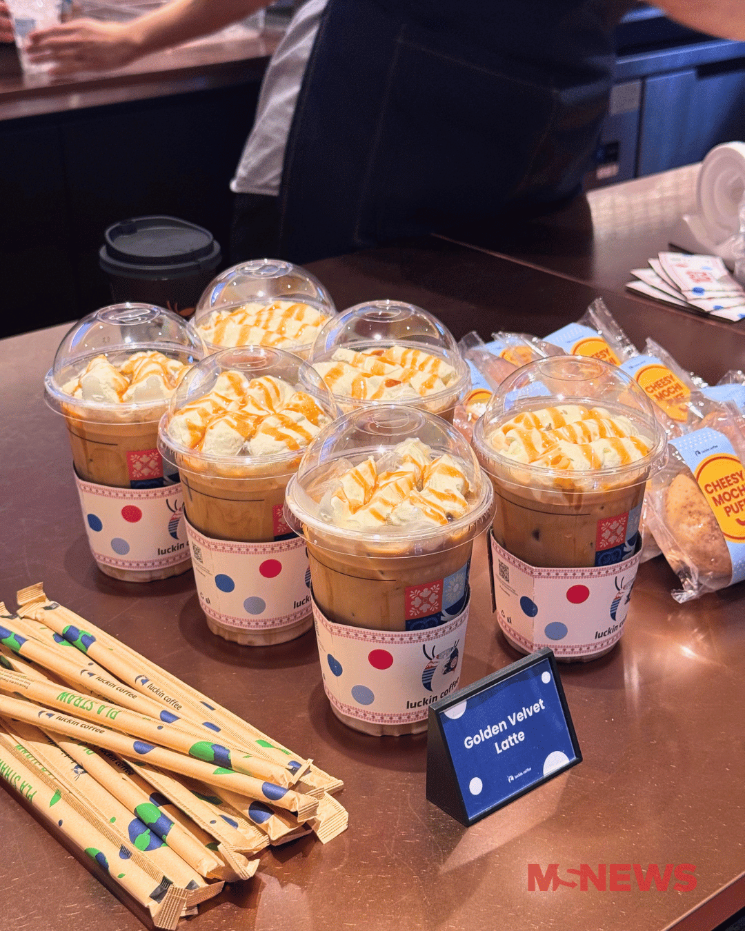 luckin coffee 100th store