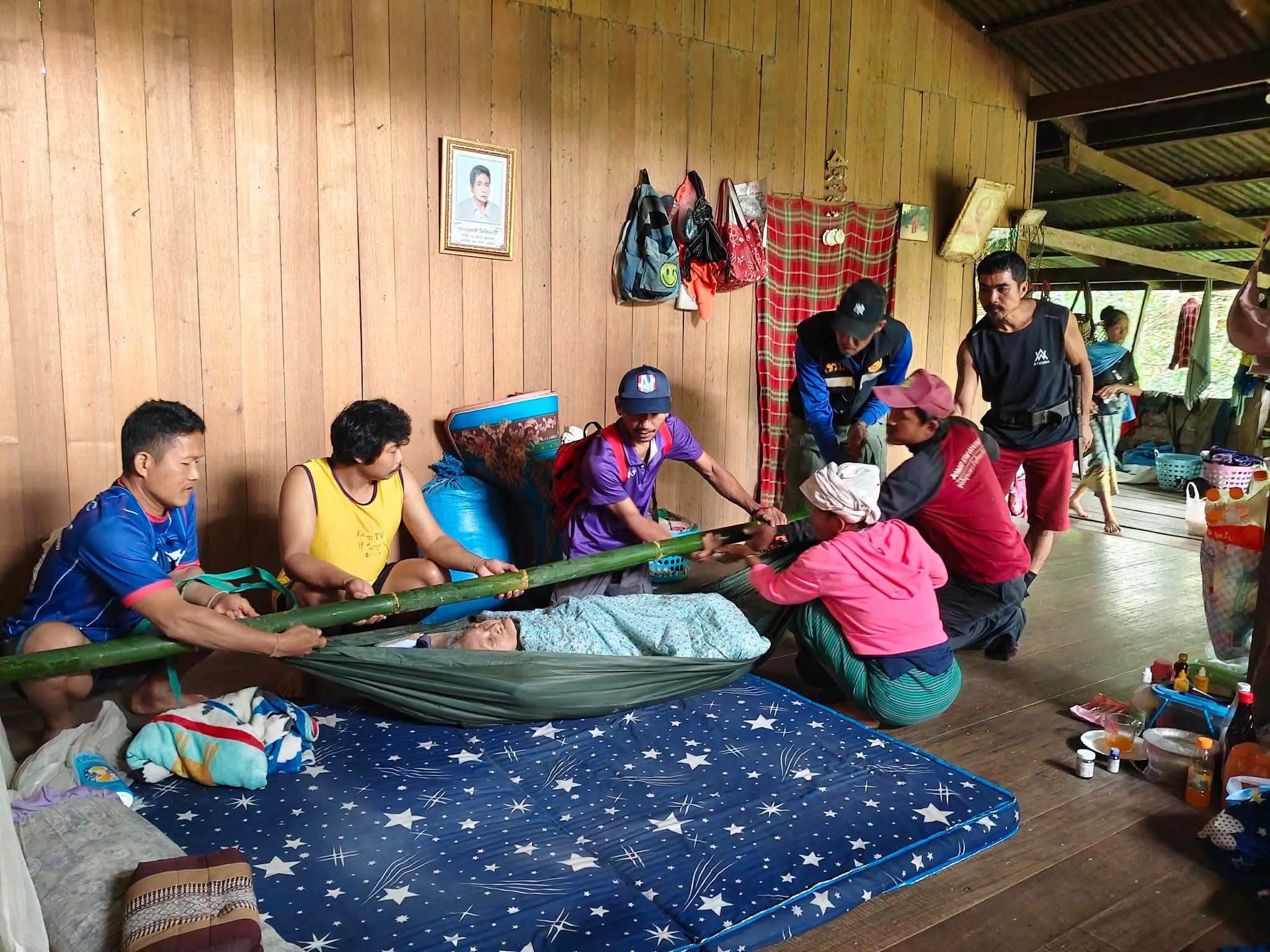 neighbours carry bedridden woman (2)
