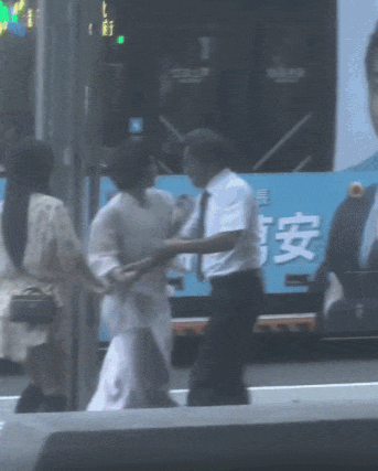 woman taxi driver fight (3)