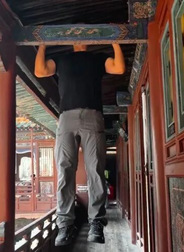 influencer pull-ups temple