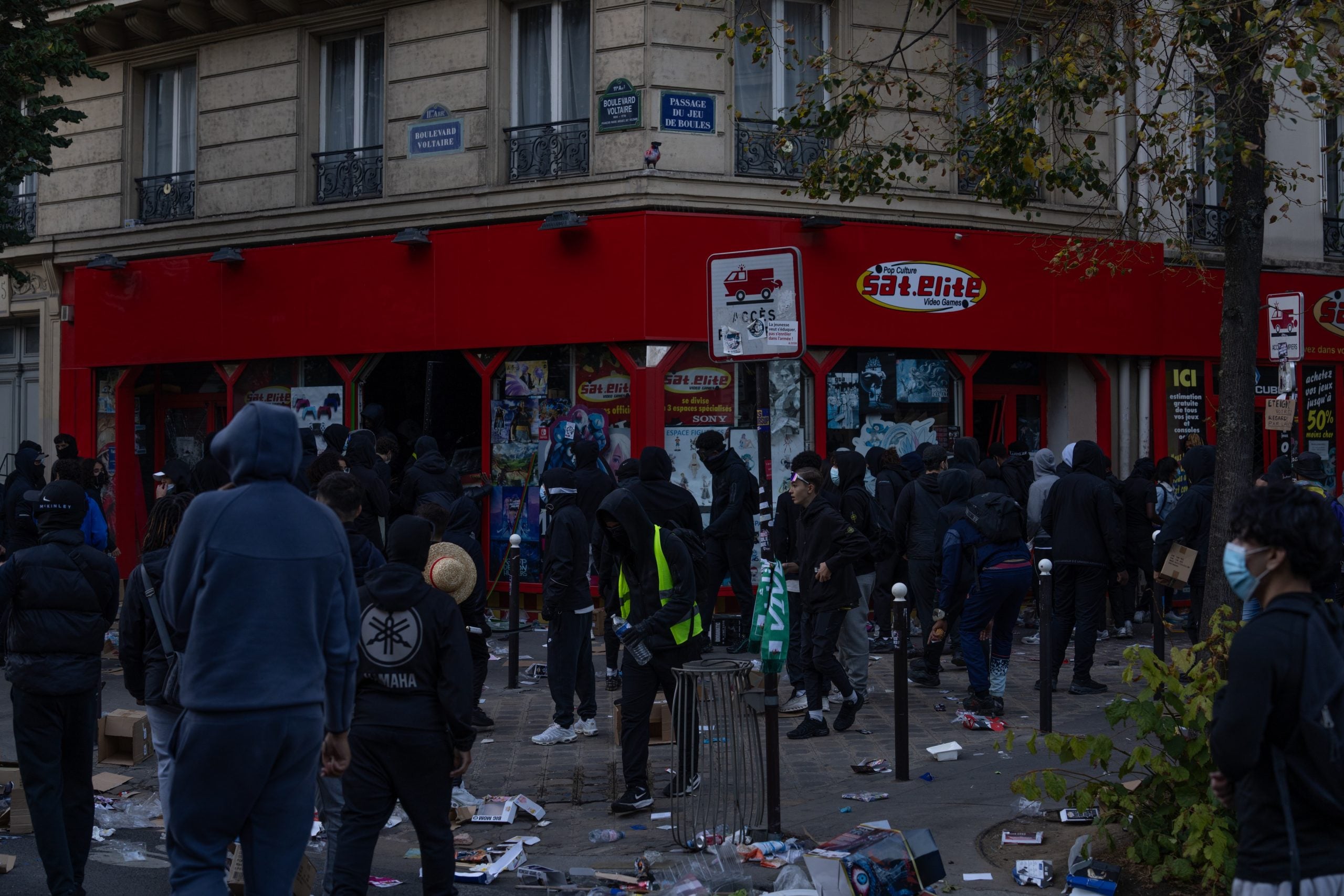 sharon au france protests