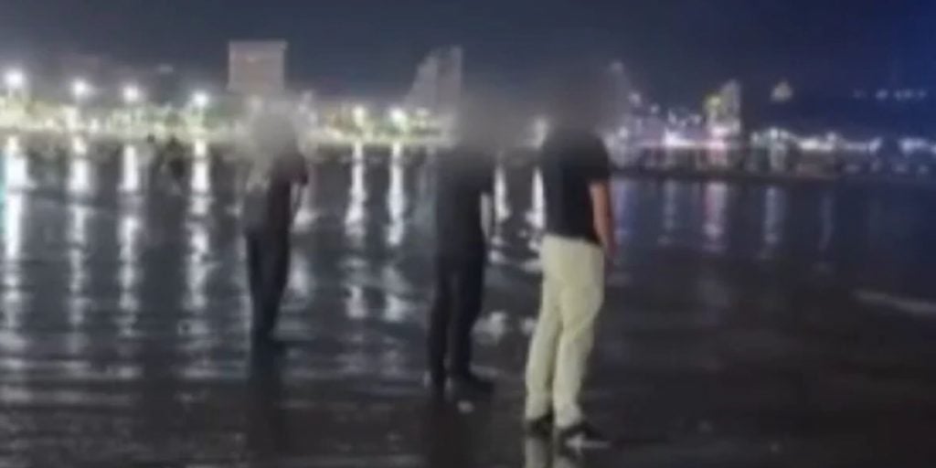 tourists urinate beach