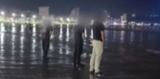 tourists urinate beach